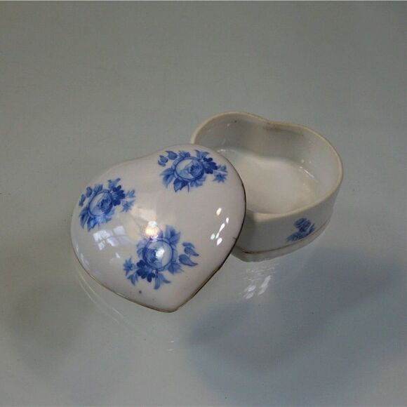 Blue Flower Trinket Box Vintage SRG Japan Lidded Gold Trim Heart Shape Keepsake - Picture 5 of 8